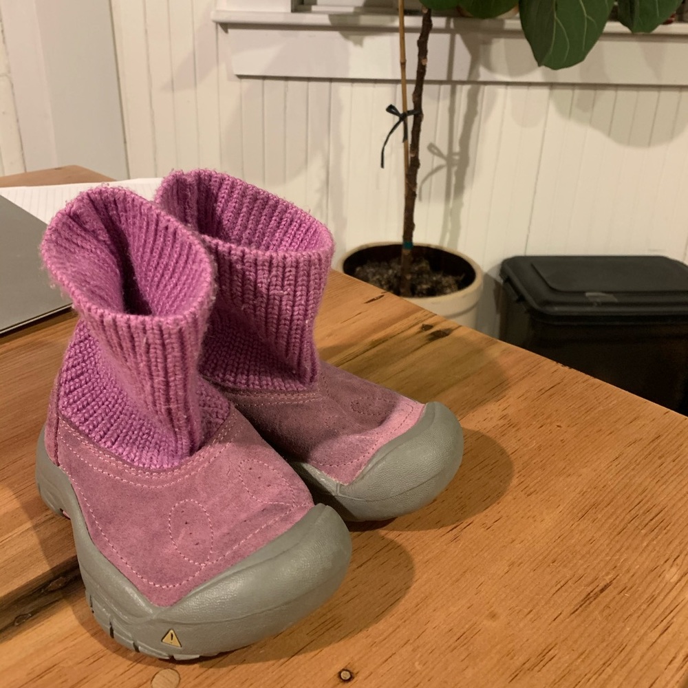 Keen winter boots, magenta suede + sweater cuff 9